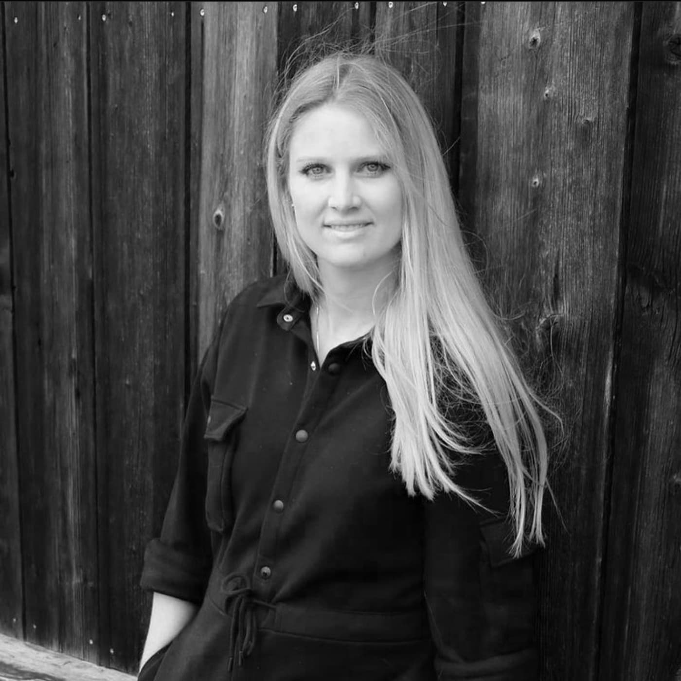 Raphaela Höfner - Autorin und Podcasterin